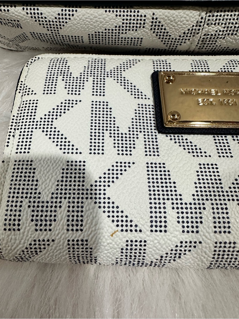 Michael Kors White-Navy Signature Print Logo Crossbody Bag with Matching Wallet - Picture 5 of 16